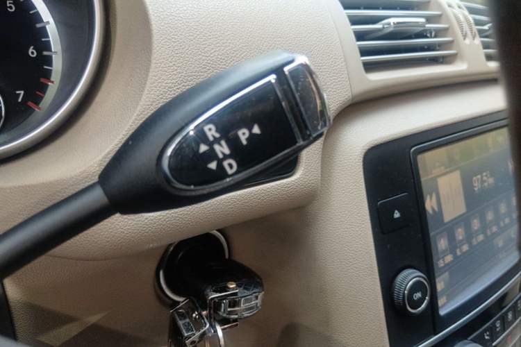 Used Mercedes-Benz R-Class 2014 R 320 4MATIC Luxury Model Gear Lever