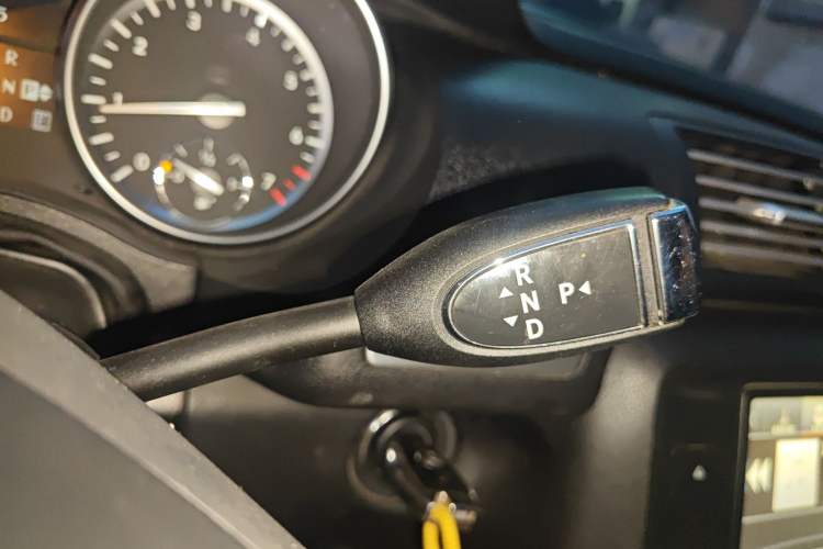 Used Mercedes-Benz R-Class 2014 R 320 4MATIC Business Model Gear Lever