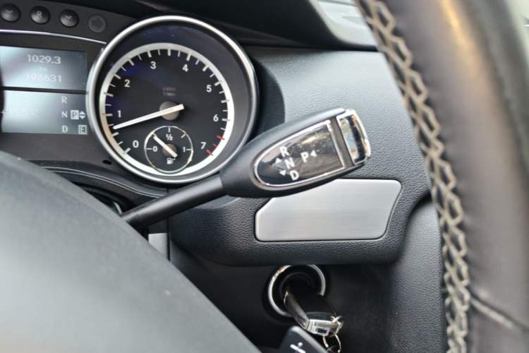 Used Mercedes-Benz R-Class 2014 R 320 4MATIC Business Model Gear Lever