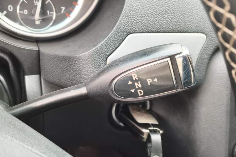 Used Mercedes-Benz R-Class 2014 R 320 4MATIC Business Model Gear Lever