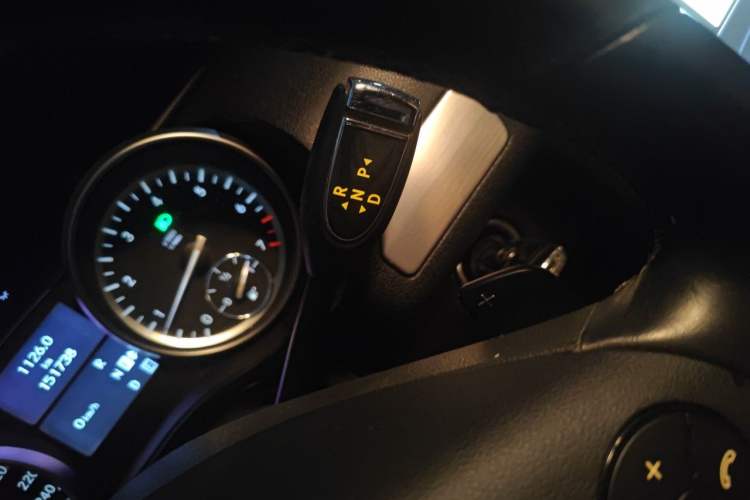 Used Mercedes-Benz R-Class 2014 R 320 4MATIC Business Model Gear Lever