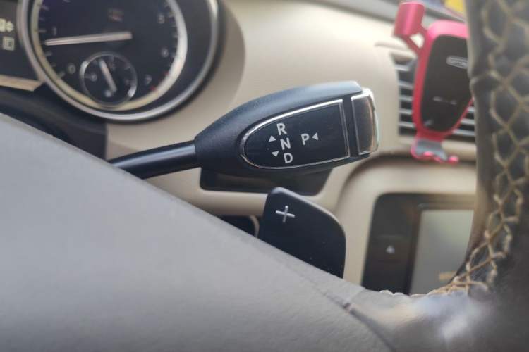Used Mercedes-Benz R-Class 2014 R 320 4MATIC Luxury Model Gear Lever