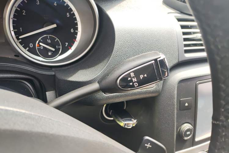 Used Mercedes-Benz R-Class 2014 R 320 4MATIC Business Model Gear Lever