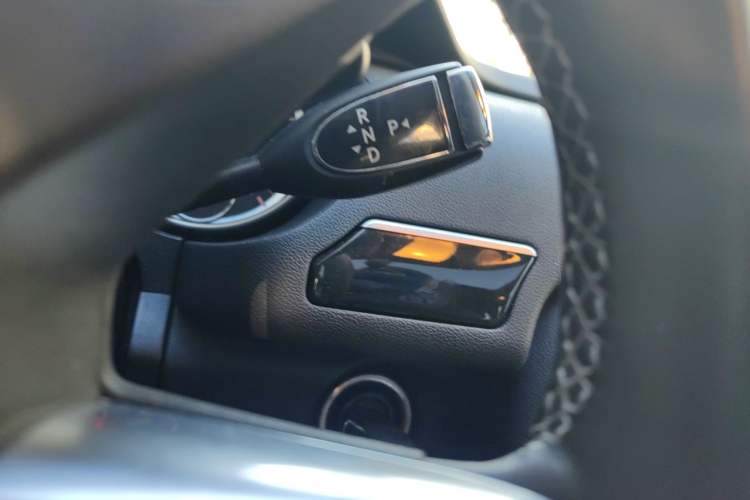 Used Mercedes-Benz R-Class 2014 R 400 4MATIC Business Model Gear Lever
