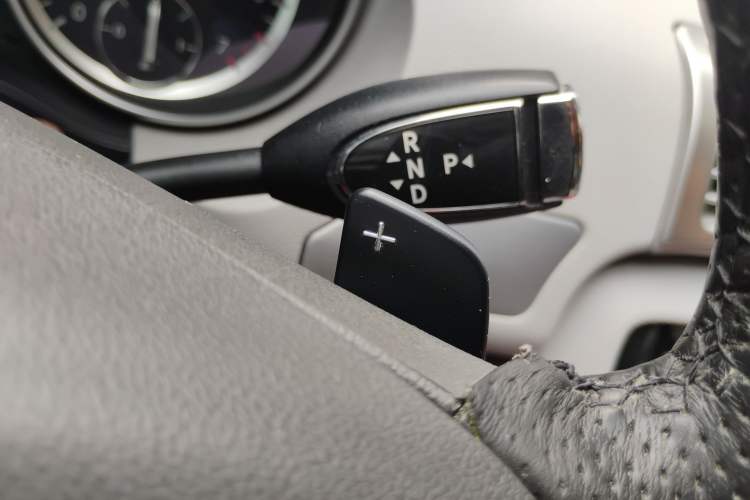 Used Mercedes-Benz R-Class 2014 R 320 4MATIC Business Model Gear Lever