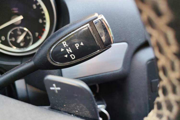 Used Mercedes-Benz R-Class 2014 R 320 4MATIC Business Model Gear Lever
