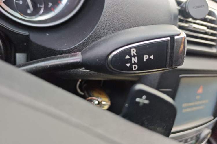 Used Mercedes-Benz R-Class 2014 R 320 4MATIC Business Model Gear Lever