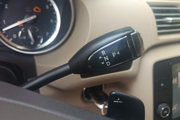 Used Mercedes-Benz R-Class 2014 R 320 4MATIC Luxury Model Gear Lever