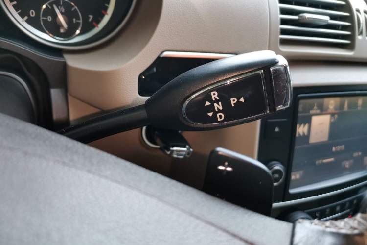 Used Mercedes-Benz R-Class 2014 R 320 4MATIC Luxury Model Gear Lever