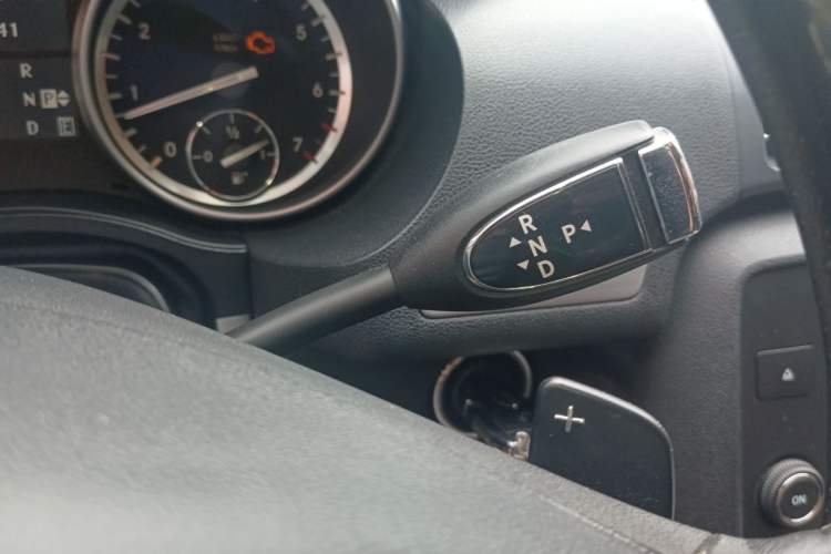Used Mercedes-Benz R-Class 2014 R 320 4MATIC Business Model Gear Lever