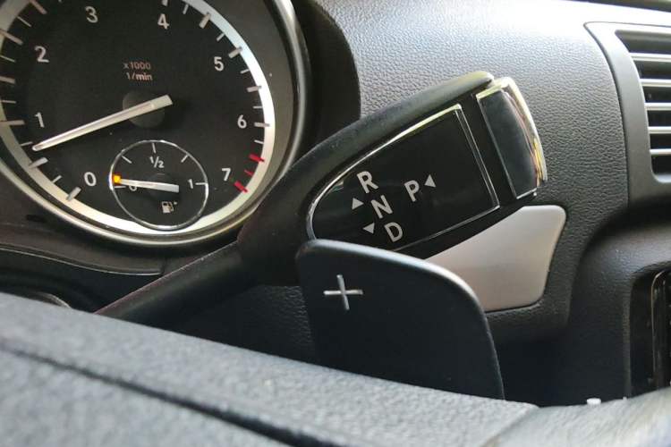 Used Mercedes-Benz R-Class 2014 R 320 4MATIC Business Model Gear Lever