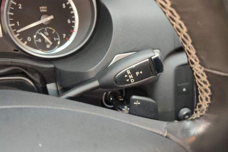 Used Mercedes-Benz R-Class 2014 R 320 4MATIC Business Model Gear Lever