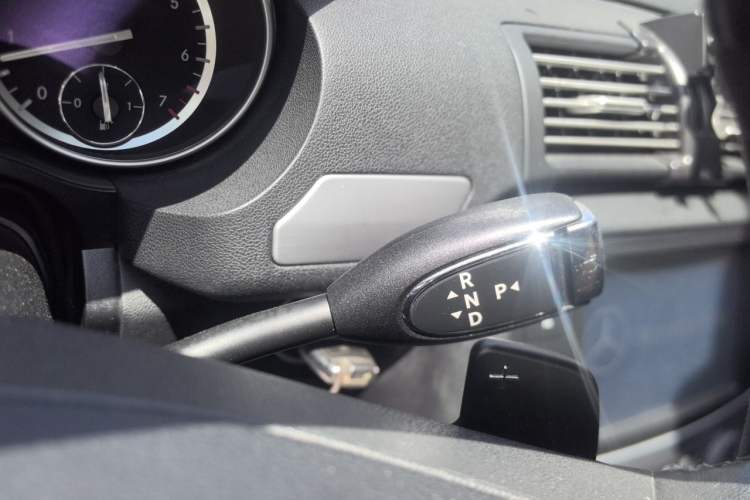 Used Mercedes-Benz R-Class 2014 R 320 4MATIC Business Model Gear Lever