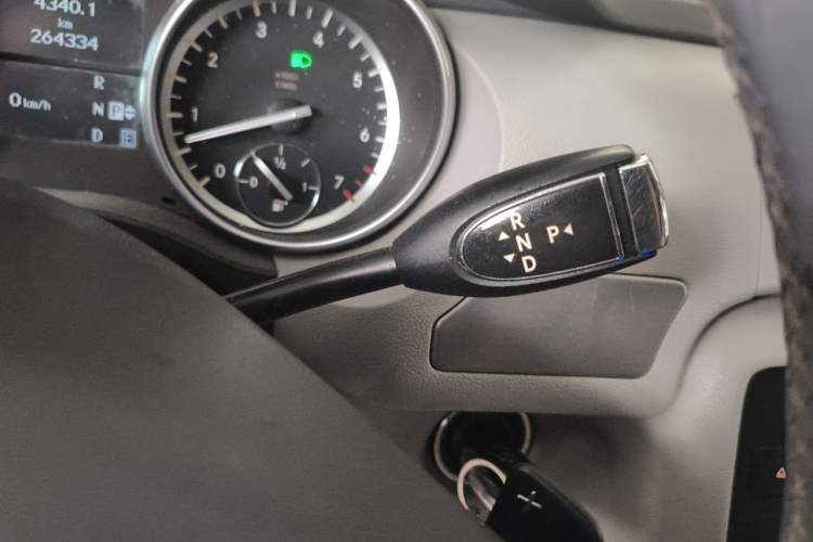 Used Mercedes-Benz R-Class 2014 R 320 4MATIC Business Model Gear Lever