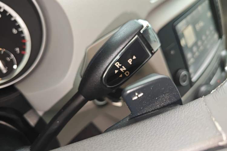 Used Mercedes-Benz R-Class 2014 R 320 4MATIC Business Model Gear Lever
