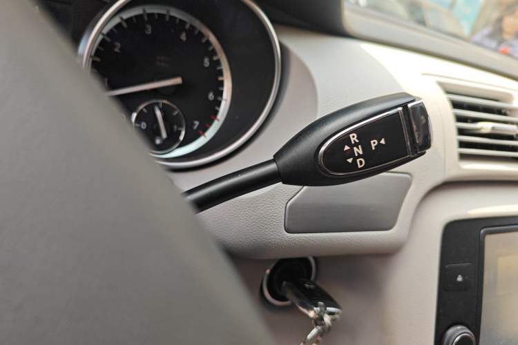 Used Mercedes-Benz R-Class 2014 R 320 4MATIC Business Model Gear Lever