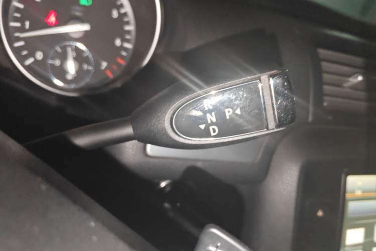 Used Mercedes-Benz R-Class 2014 R 320 4MATIC Business Model Gear Lever