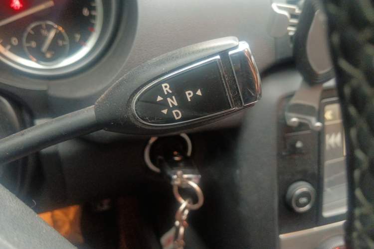 Used Mercedes-Benz R-Class 2014 R 320 4MATIC Business Model Gear Lever