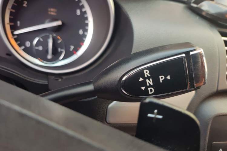 Used Mercedes-Benz R-Class 2014 R 320 4MATIC Business Model Gear Lever