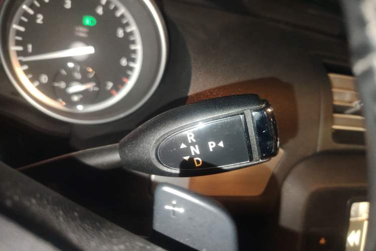 Used Mercedes-Benz R-Class 2014 R 320 4MATIC Business Model Gear Lever
