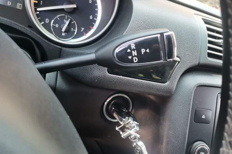 Used Mercedes-Benz R-Class 2014 R 400 4MATIC Business Model Gear Lever