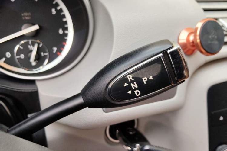Used Mercedes-Benz R-Class 2014 R 320 4MATIC Luxury Model Gear Lever