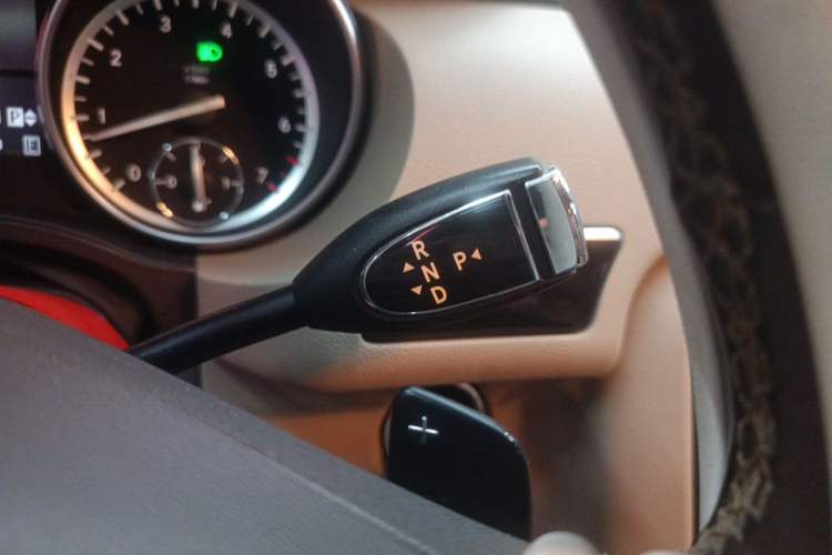 Used Mercedes-Benz R-Class 2014 R 320 4MATIC Luxury Model Gear Lever