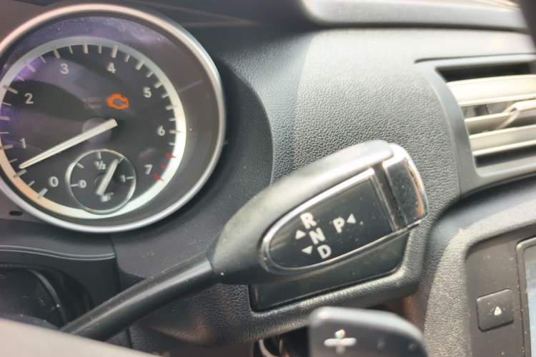 Used Mercedes-Benz R-Class 2014 R 320 4MATIC Luxury Model Gear Lever