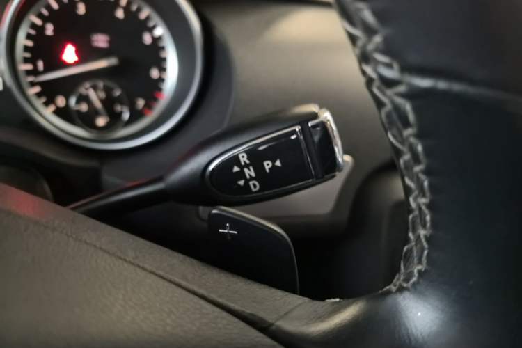 Used Mercedes-Benz R-Class 2014 R 320 4MATIC Business Model Gear Lever
