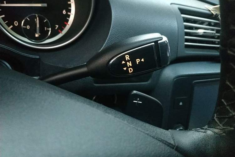 Used Mercedes-Benz R-Class 2014 R 320 4MATIC Luxury Model Gear Lever
