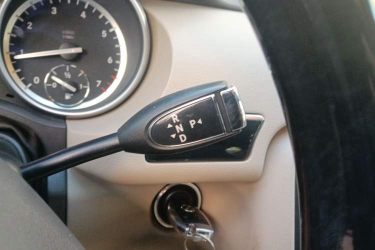 Used Mercedes-Benz R-Class 2014 R 320 4MATIC Luxury Model Gear Lever