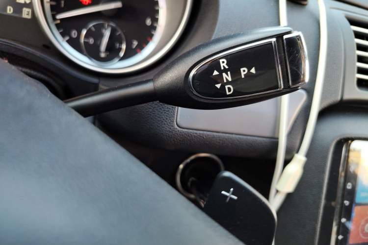 Used Mercedes-Benz R-Class 2014 R 320 4MATIC Business Model Gear Lever