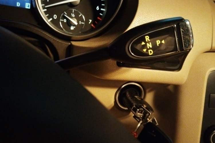 Used Mercedes-Benz R-Class 2014 R 320 4MATIC Luxury Model Gear Lever