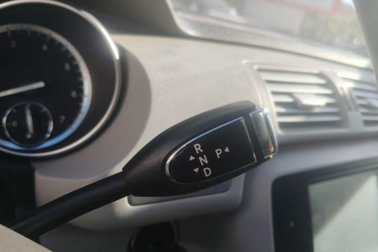Used Mercedes-Benz R-Class 2014 R 320 4MATIC Business Model Gear Lever