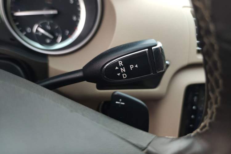 Used Mercedes-Benz R-Class 2014 R 320 4MATIC Luxury Model Gear Lever