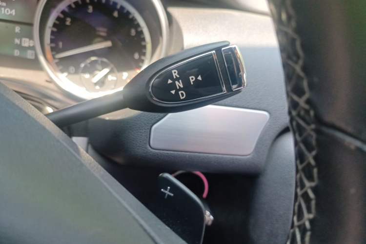 Used Mercedes-Benz R-Class 2014 R 320 4MATIC Business Model Gear Lever