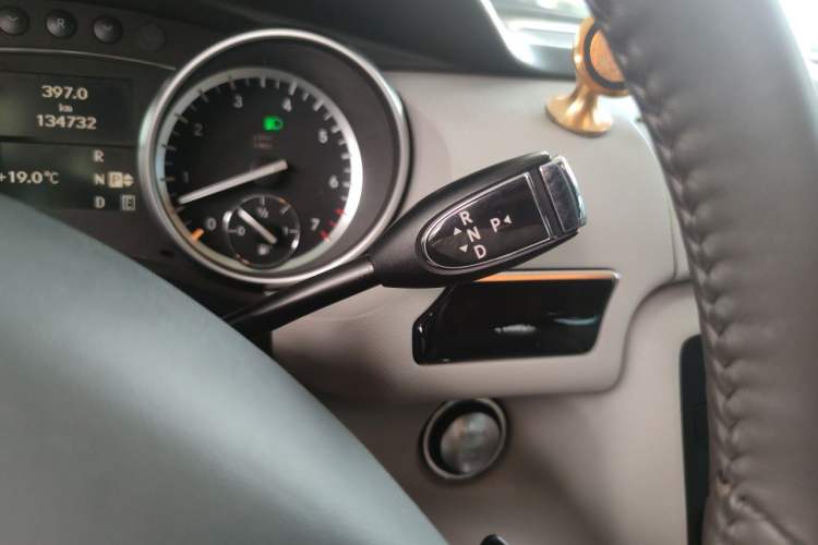 Used Mercedes-Benz R-Class 2014 R 400 4MATIC Luxury Model Gear Lever