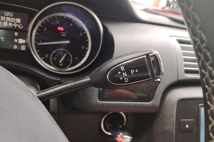 Used Mercedes-Benz R-Class 2014 R 400 4MATIC Business Model Gear Lever