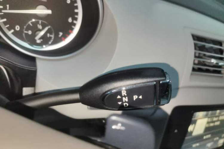 Used Mercedes-Benz R-Class 2014 R 320 4MATIC Business Model Gear Lever