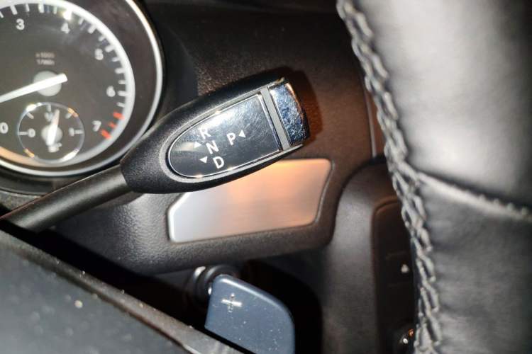 Used Mercedes-Benz R-Class 2014 R 320 4MATIC Business Model Gear Lever