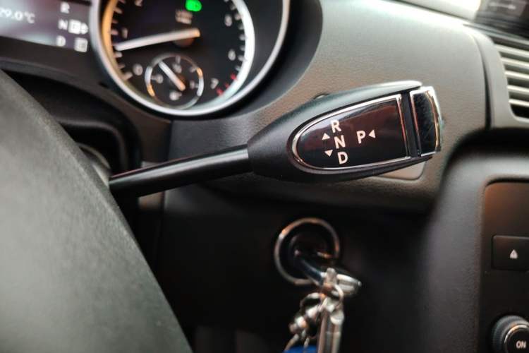 Used Mercedes-Benz R-Class 2014 R 320 4MATIC Business Model Gear Lever