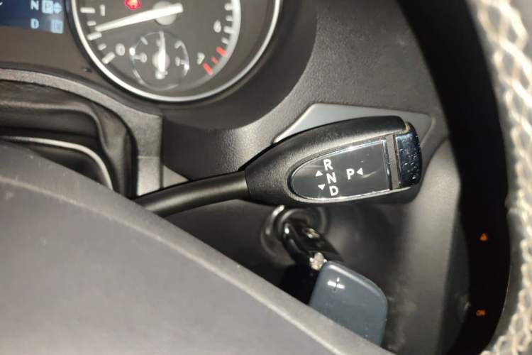 Used Mercedes-Benz R-Class 2014 R 320 4MATIC Business Model Gear Lever