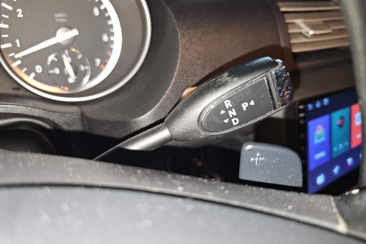 Used Mercedes-Benz R-Class 2014 R 320 4MATIC Business Model Gear Lever