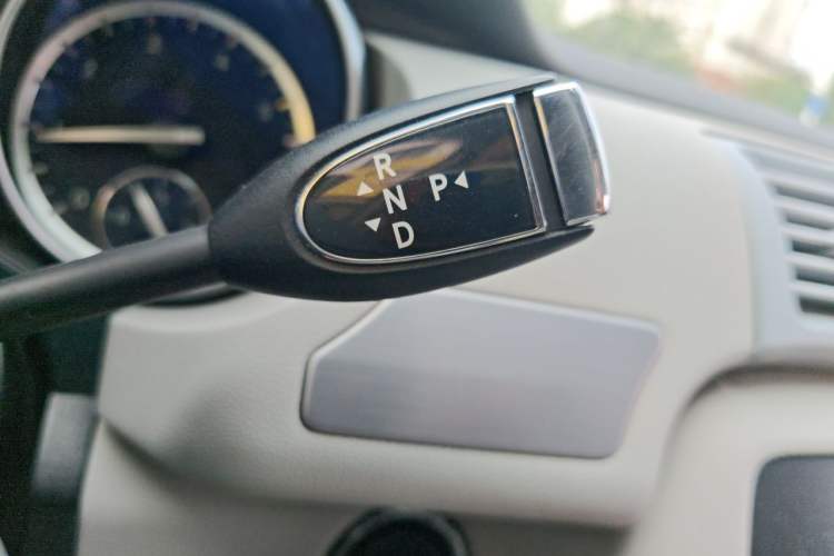 Used Mercedes-Benz R-Class 2014 R 320 4MATIC Business Model Gear Lever