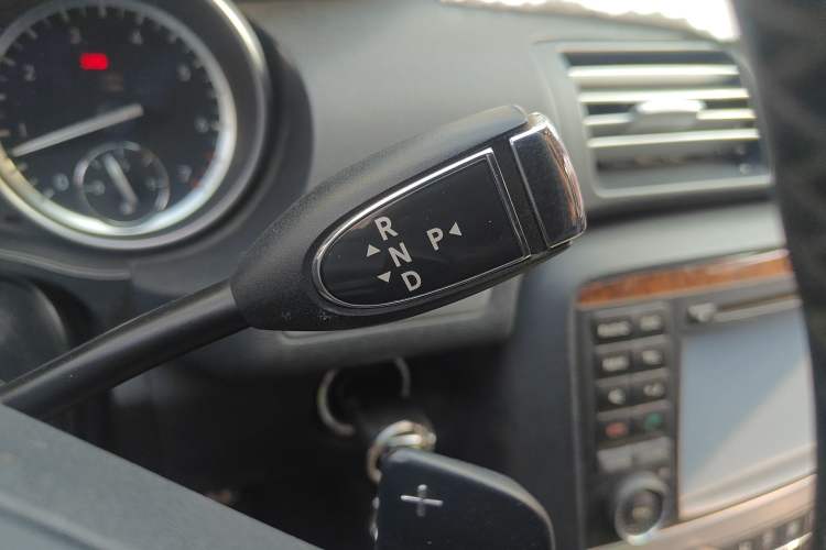 Used Mercedes-Benz R-Class 2014 R 320 4MATIC Business Model Gear Lever