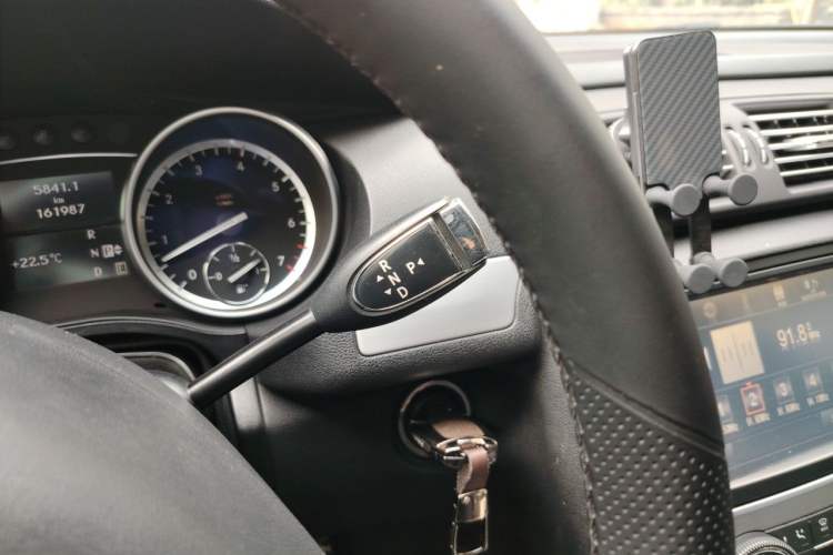 Used Mercedes-Benz R-Class 2014 R 320 4MATIC Business Model Gear Lever