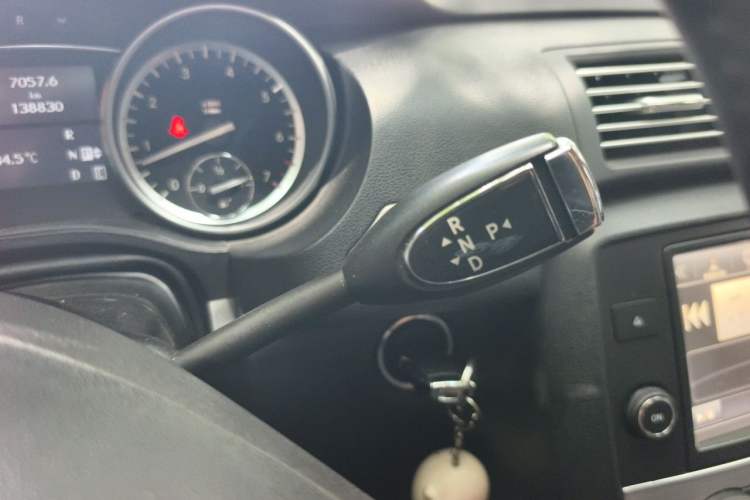 Used Mercedes-Benz R-Class 2014 R 320 4MATIC Business Model Gear Lever