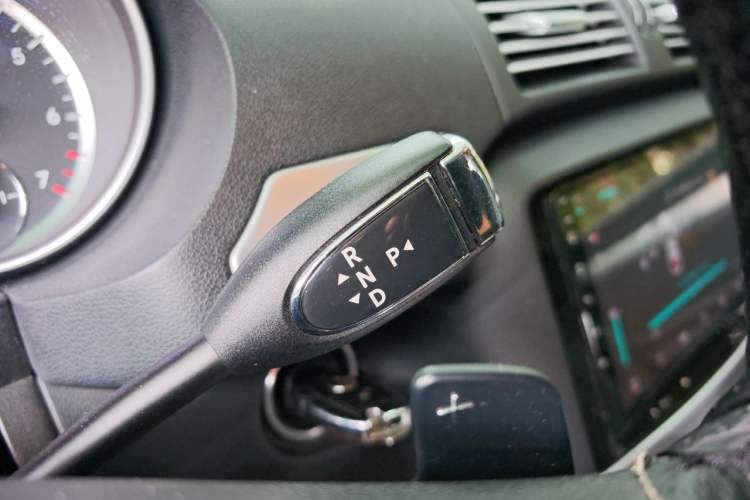 Used Mercedes-Benz R-Class 2014 R 320 4MATIC Business Model Gear Lever