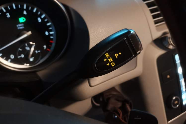 Used Mercedes-Benz R-Class 2014 R 320 4MATIC Business Model Gear Lever