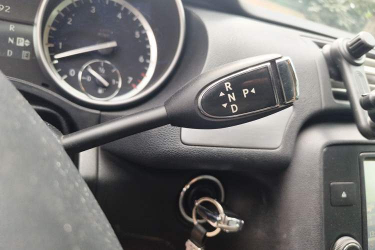 Used Mercedes-Benz R-Class 2014 R 320 4MATIC Business Model Gear Lever
